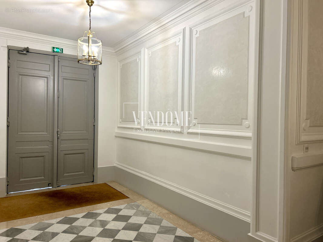 Appartement à PARIS-1E