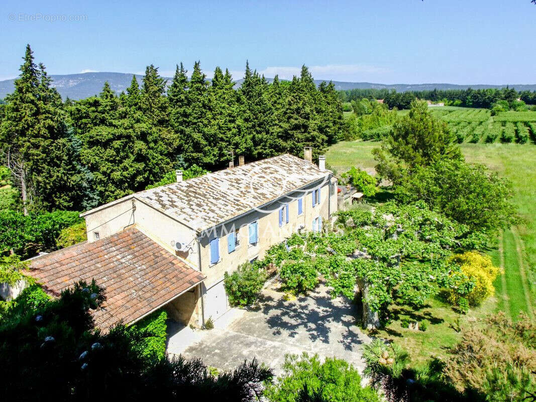 Maison à L'ISLE-SUR-LA-SORGUE