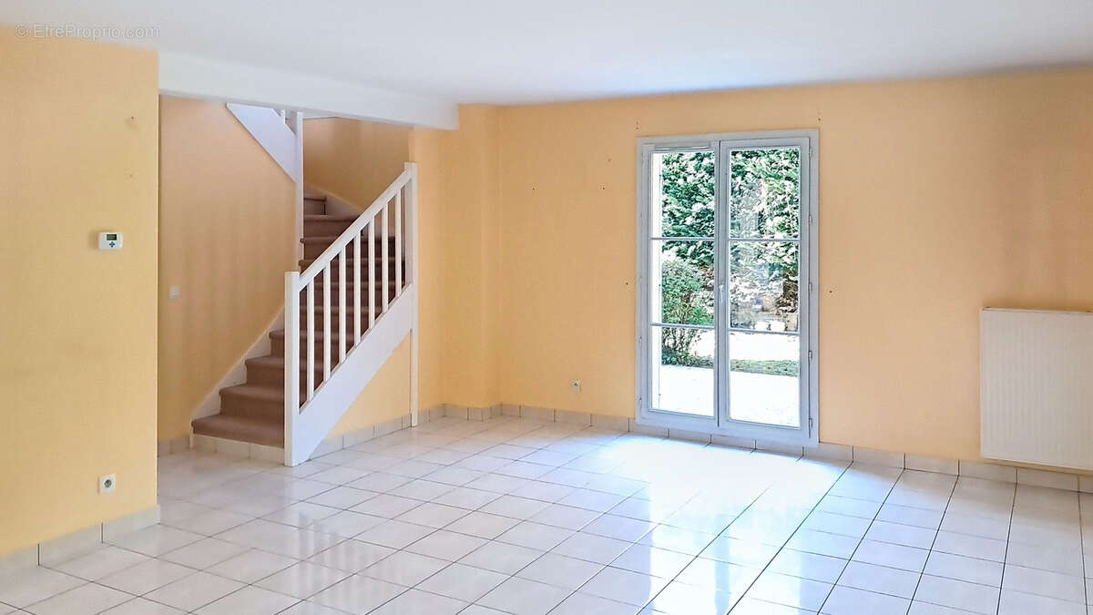 Maison à SAINT-PIERRE-DU-PERRAY