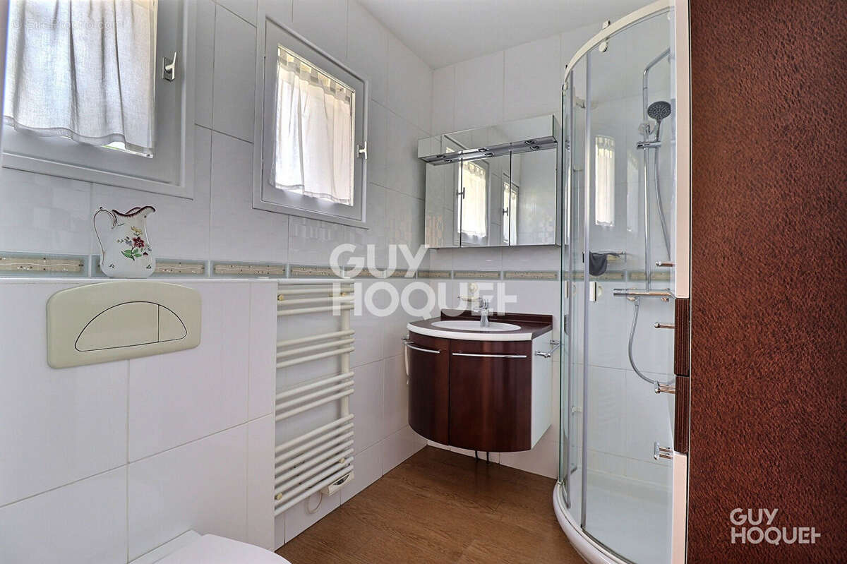 Maison à SAINTE-GENEVIEVE-DES-BOIS