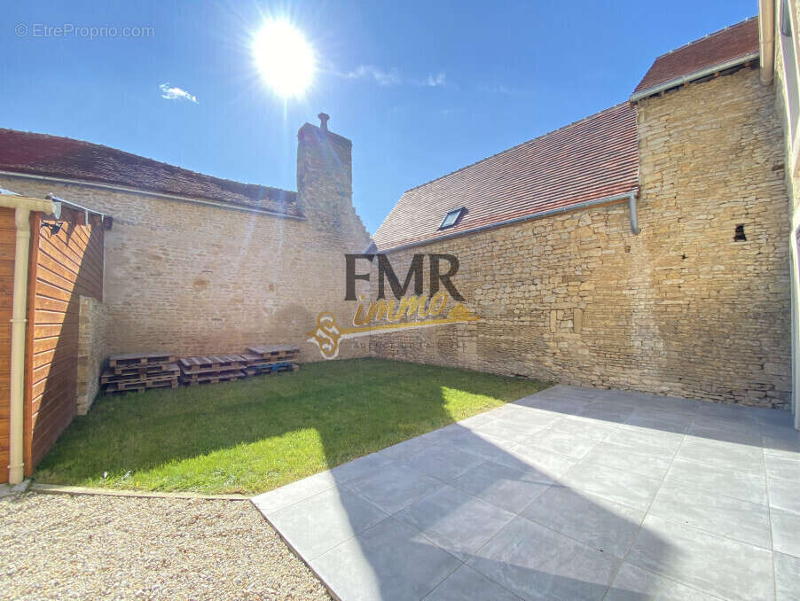 Maison à SAINT-PIERRE-SUR-DIVES