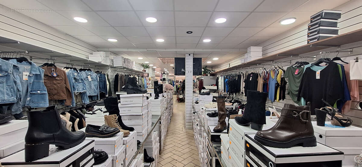 Murs commerciaux a vendre de 127 m2 en plein centre ville de sens.emplacement de 1er choix - photo 5