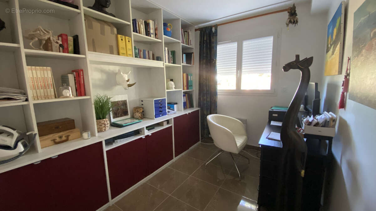 A vendre   Villa T6 de 151 m2 avec piscine et garage   Moux - photo 10