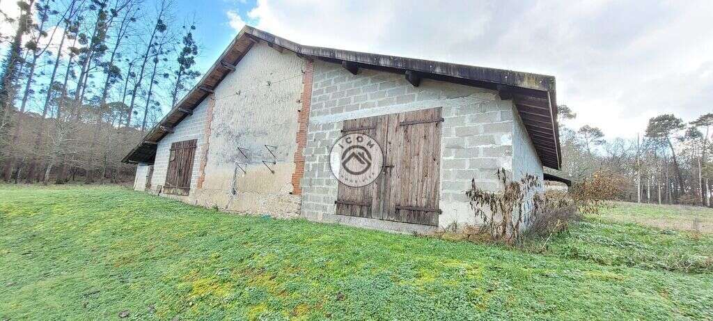 Terrain à CARCARES-SAINTE-CROIX