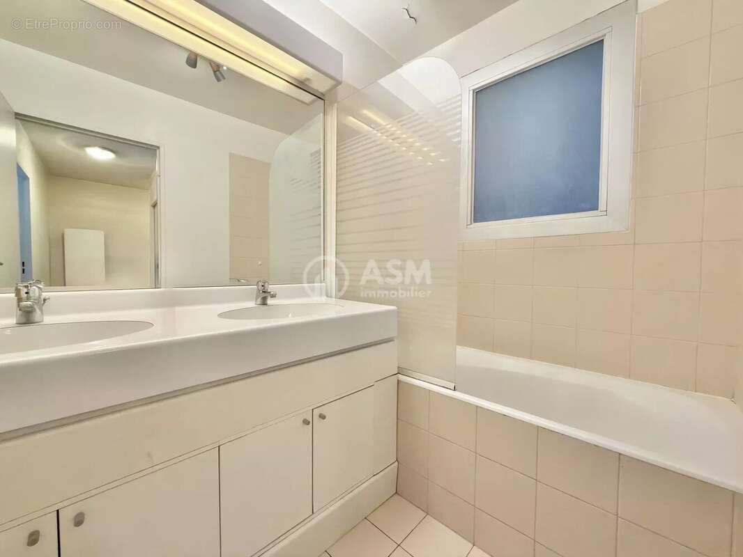 Appartement à COURBEVOIE