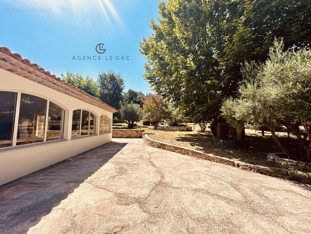 Maison à PLAN-DE-LA-TOUR