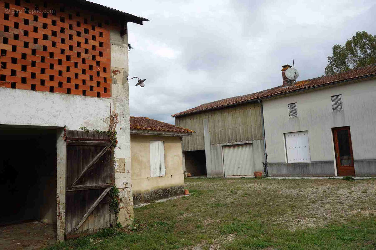 Ferme à rénover au calme dans un hameau - photo 8