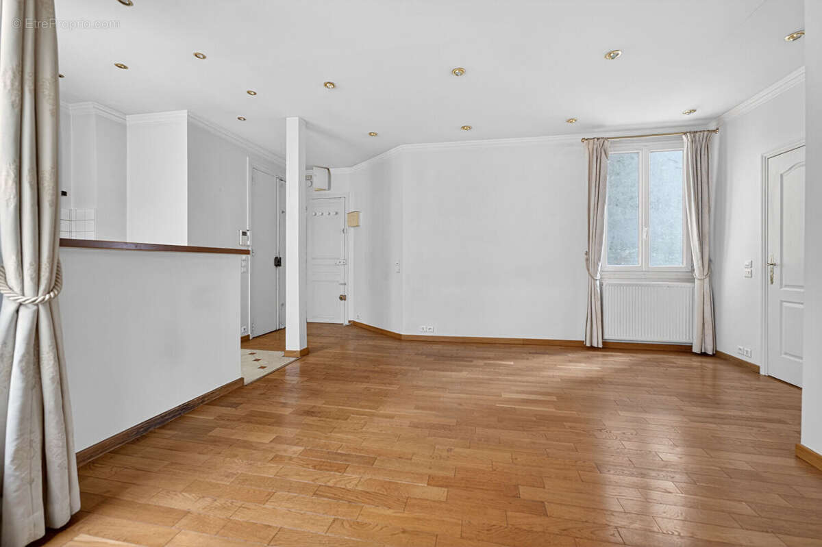 Appartement à PARIS-17E