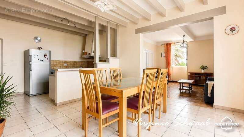 TILH (40) – Maison de 9 pièces avec dépendances sur plus de 3 000 m² de terrain - photo 4