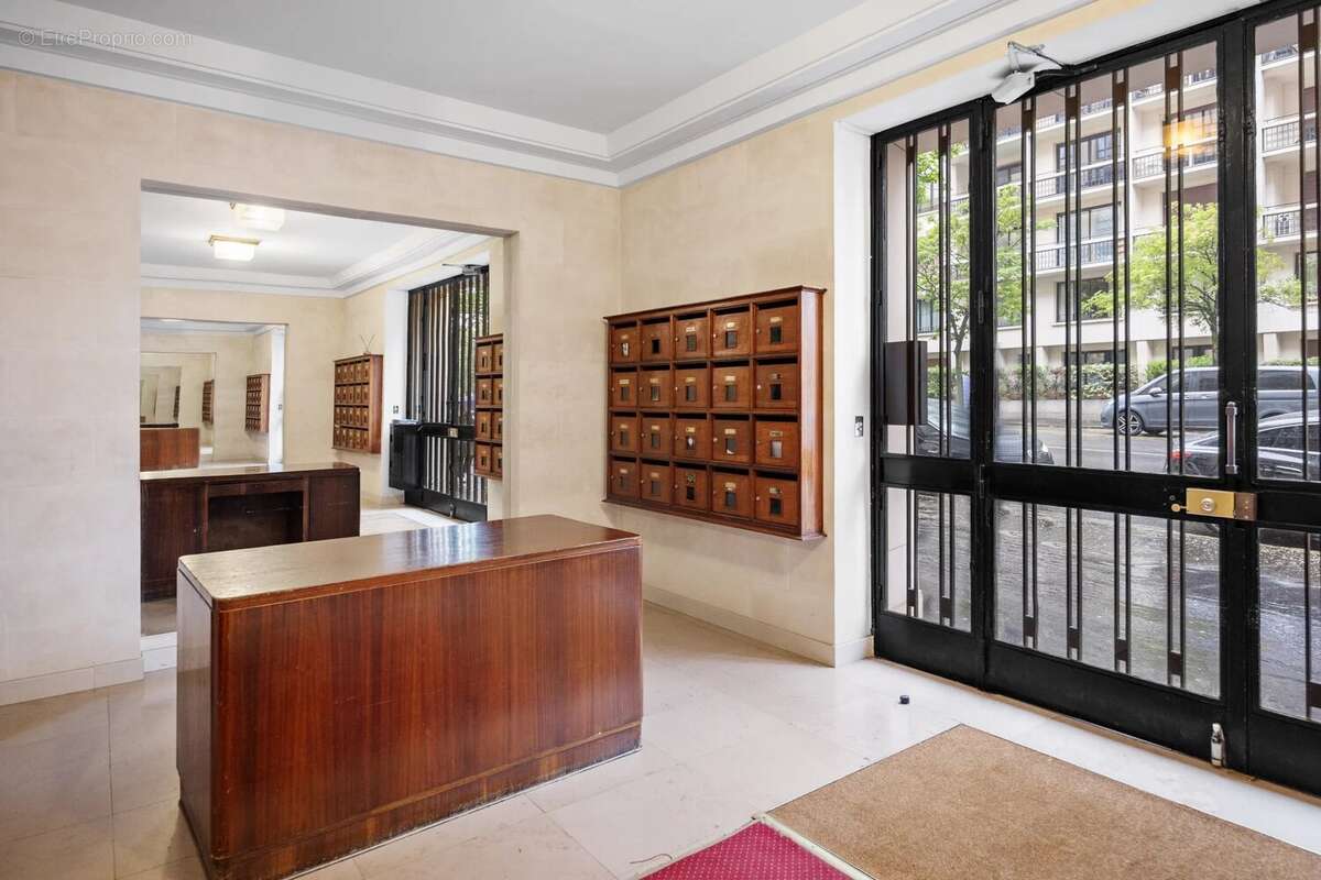 Appartement à PARIS-16E
