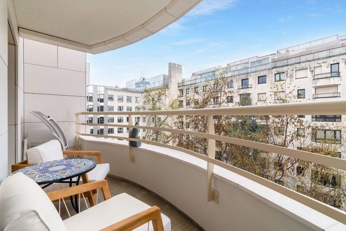 Appartement à LEVALLOIS-PERRET