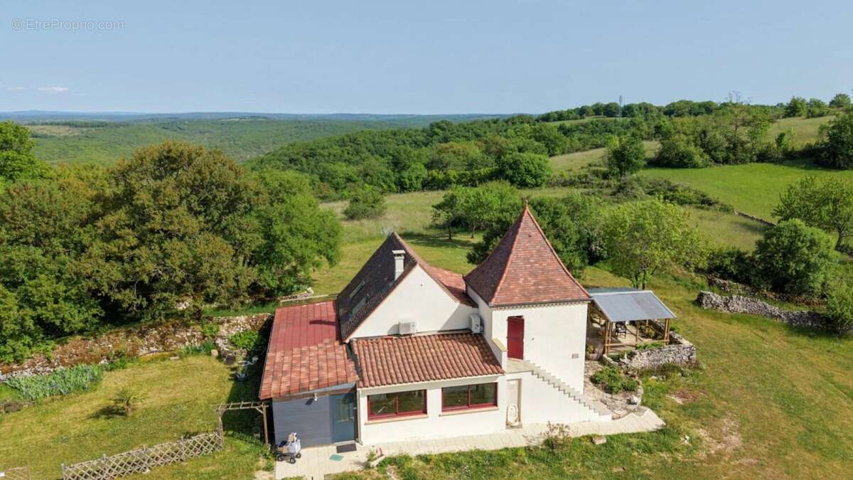EXCLUSIVITE - Secteur GOURDON - Maison atypique dans un environn - photo 4