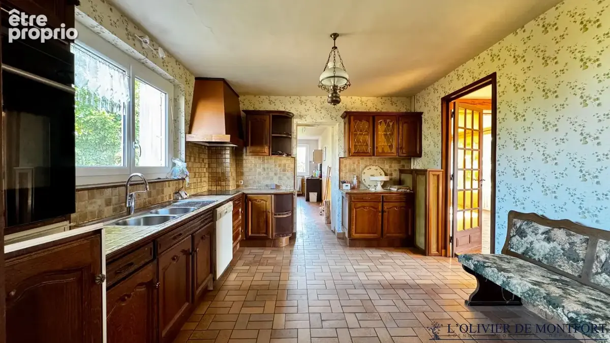 Maison de charme sur terrain de près de 2 hectares. - photo 6