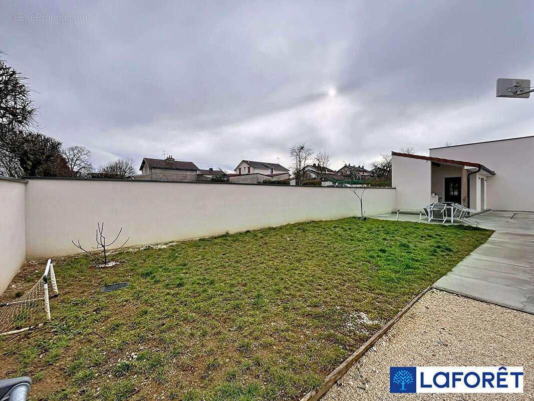 Maison à IS-SUR-TILLE