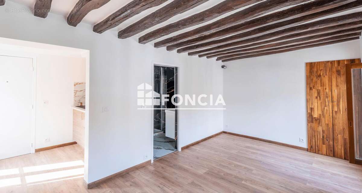 Appartement à LE MESNIL-LE-ROI