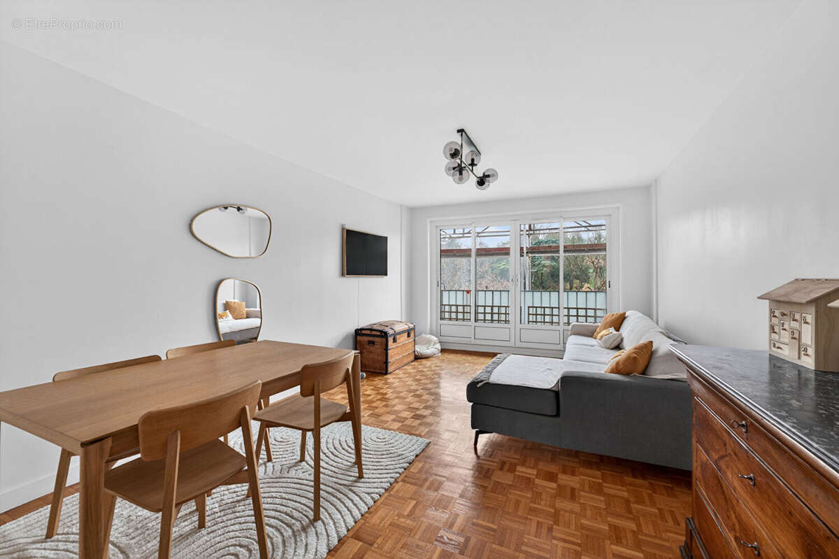 Appartement à PARIS-14E