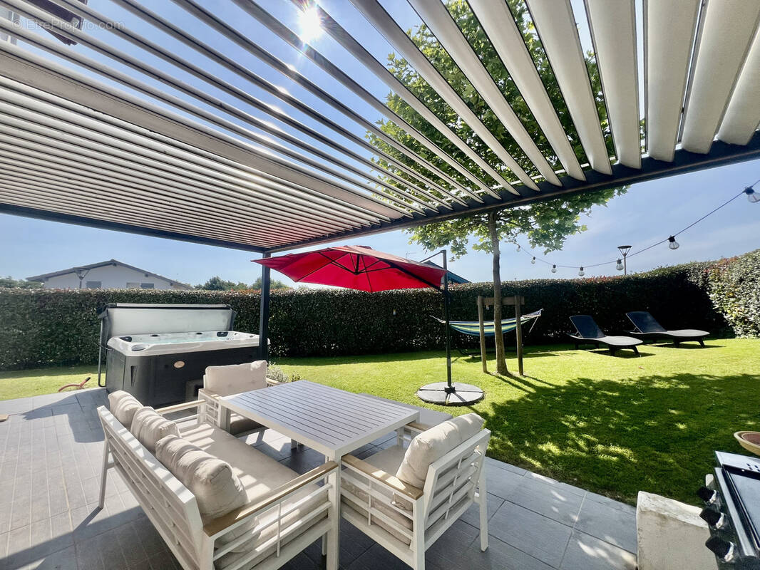 Maison à BASSUSSARRY