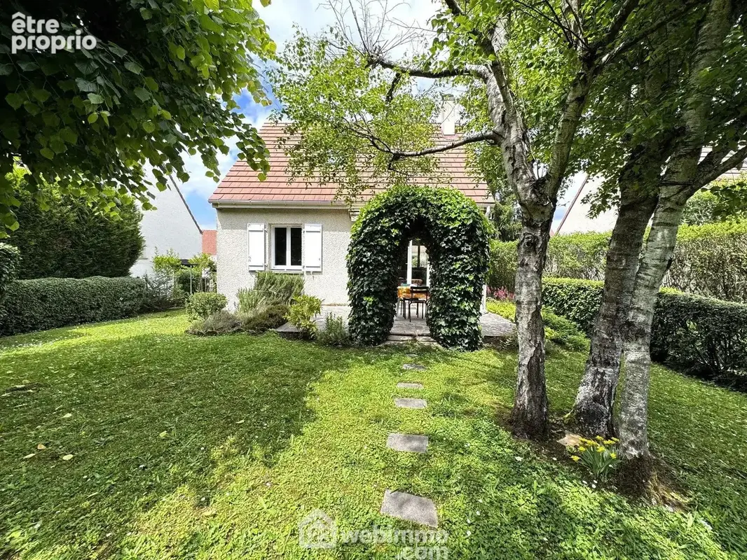 Sortons découvrir le jardin clos et arboré