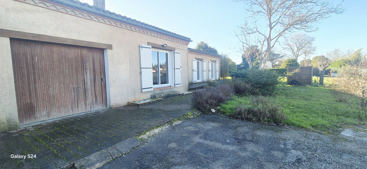 Maison à VILLENEUVE-LA-COMPTAL
