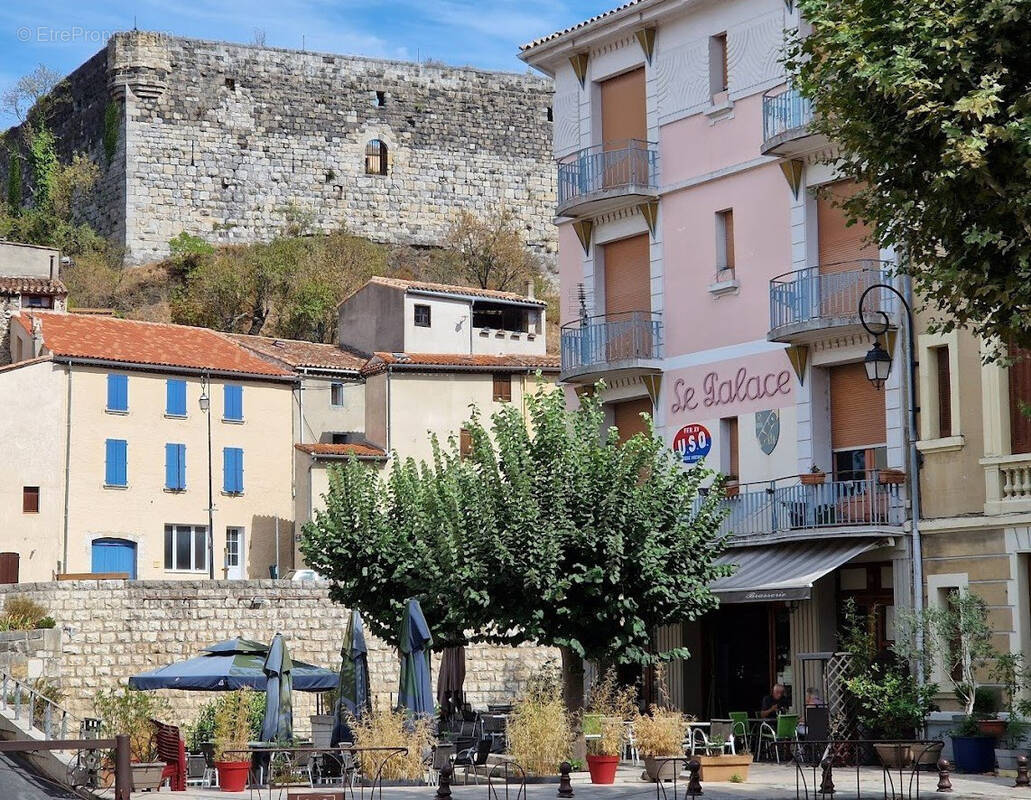 Commerce à QUILLAN