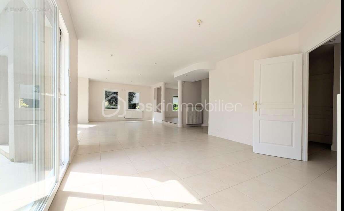 Maison familiale de caractère pensée pour recevoir et partager - photo 9