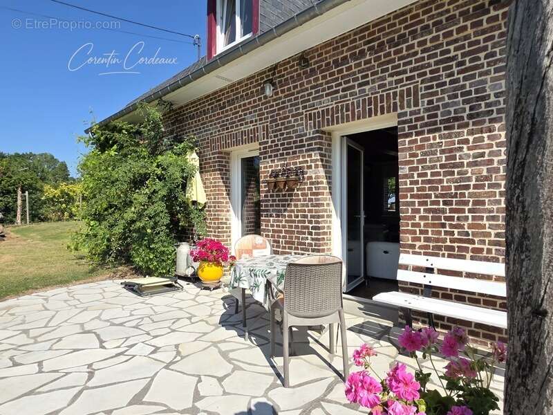 Maison de caractère en brique et silex – XIXe siècle – Environ 193 m² habitables – Terrain de 3 200 m² - photo 3