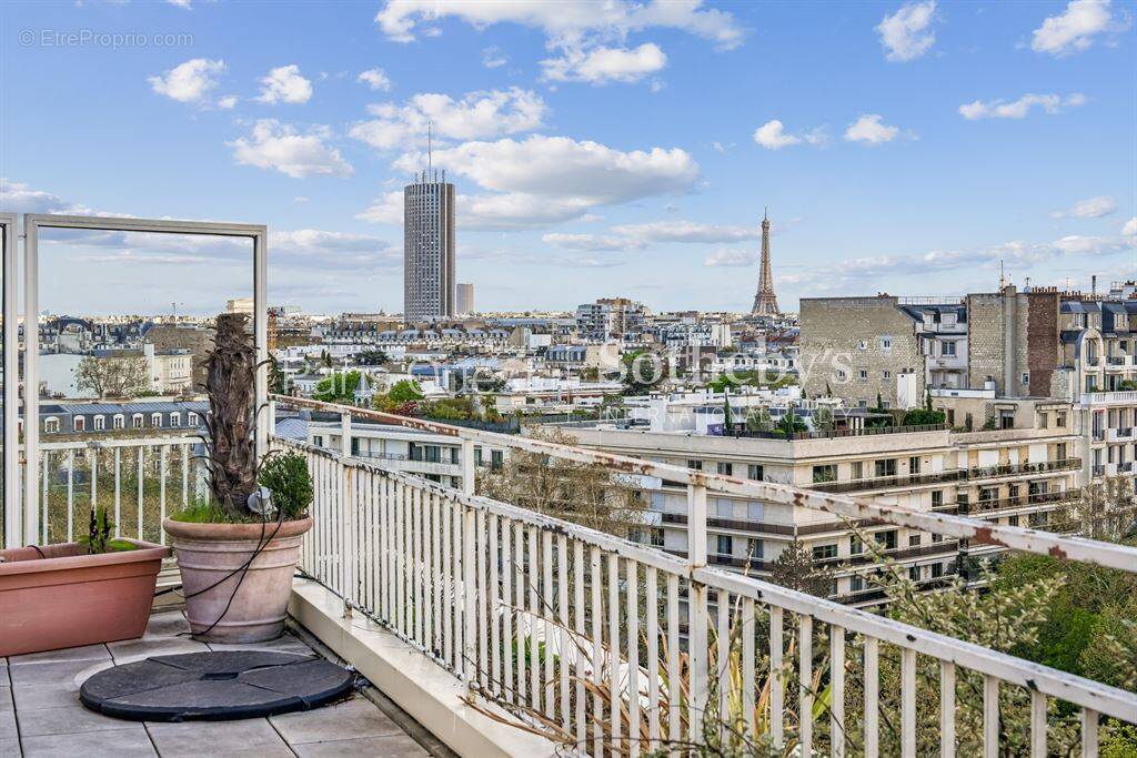 Appartement à NEUILLY-SUR-SEINE