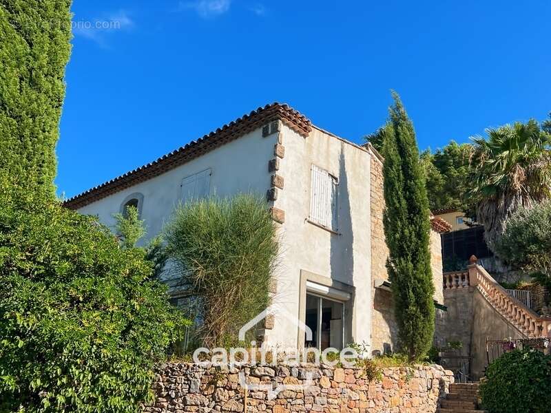 Maison à vendre 6 pièces HYERES (83) - Charme de l'ancien - 4 chambres - 200m2 habitables - Piscine - possibilité 2 appartements - photo 22