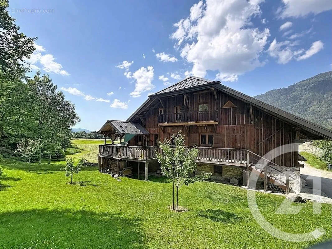 Maison à LA RIVIERE-ENVERSE