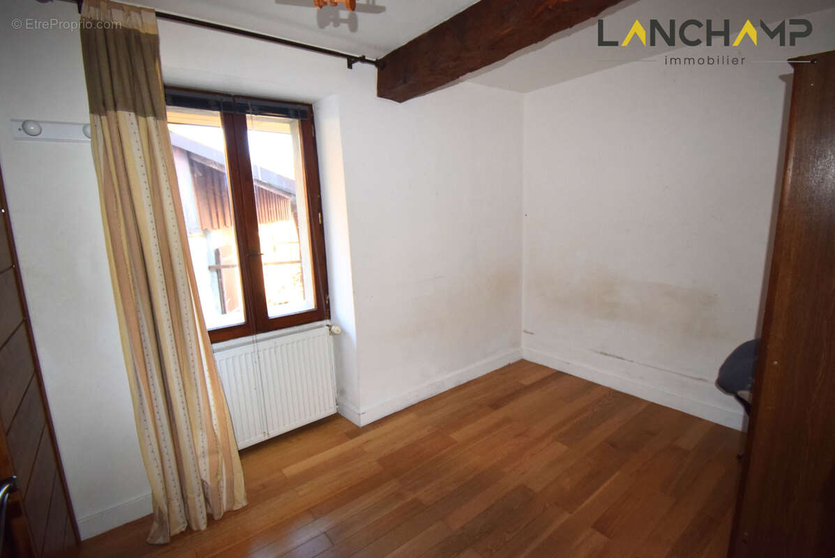 Maison de caractère avec jardin et grange - photo 7