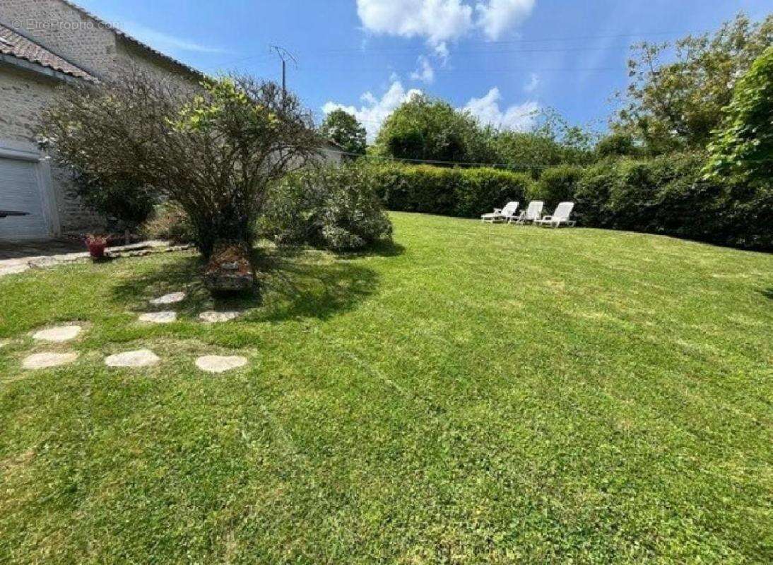 Maison à VILLEFAGNAN