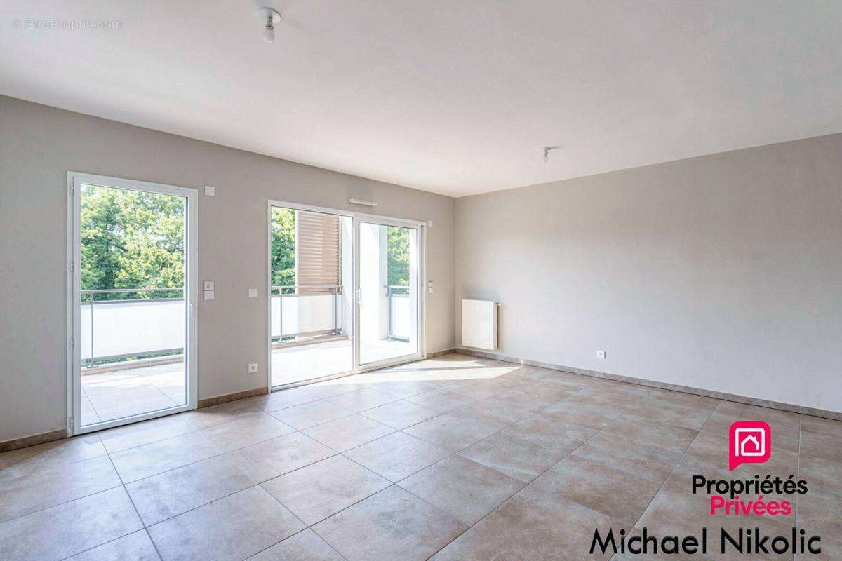 Appartement à CHARBONNIERES-LES-BAINS