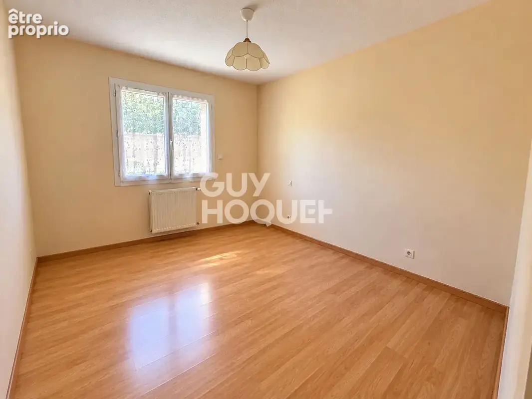 Mozac - Plain pied 3 chambres- jardin et garage - photo 8