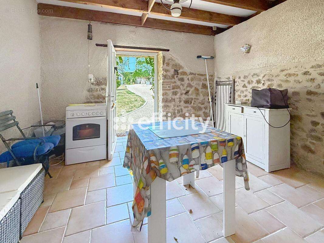 Maison 380 m² à Courpiere  - photo 14