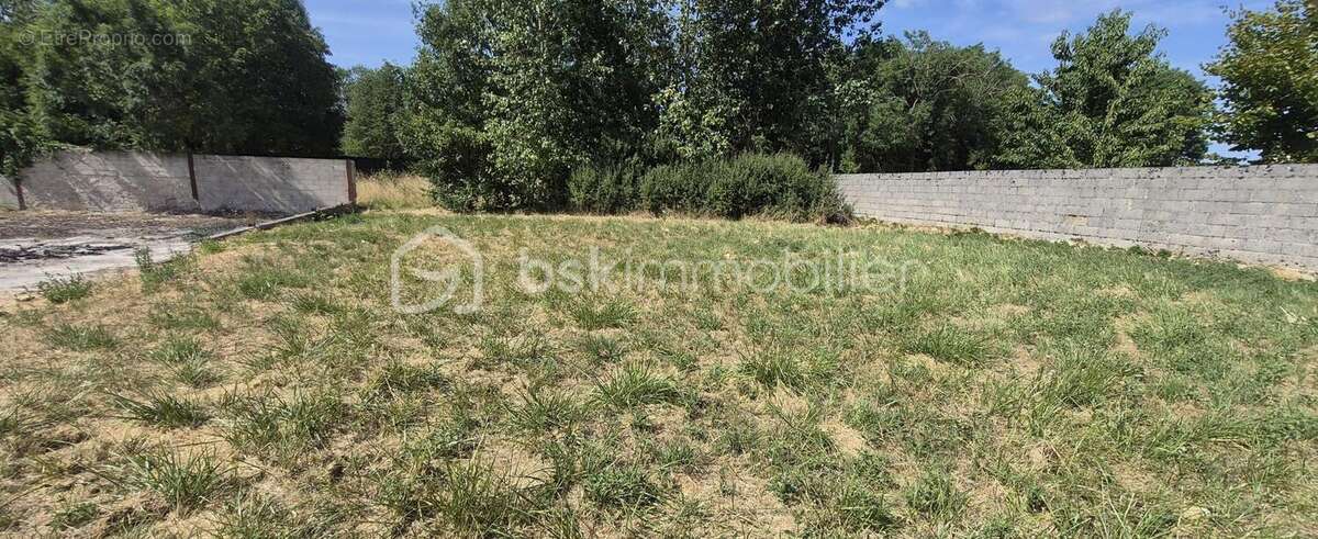 Terrain constructible viabilisé de 740m² - photo 2
