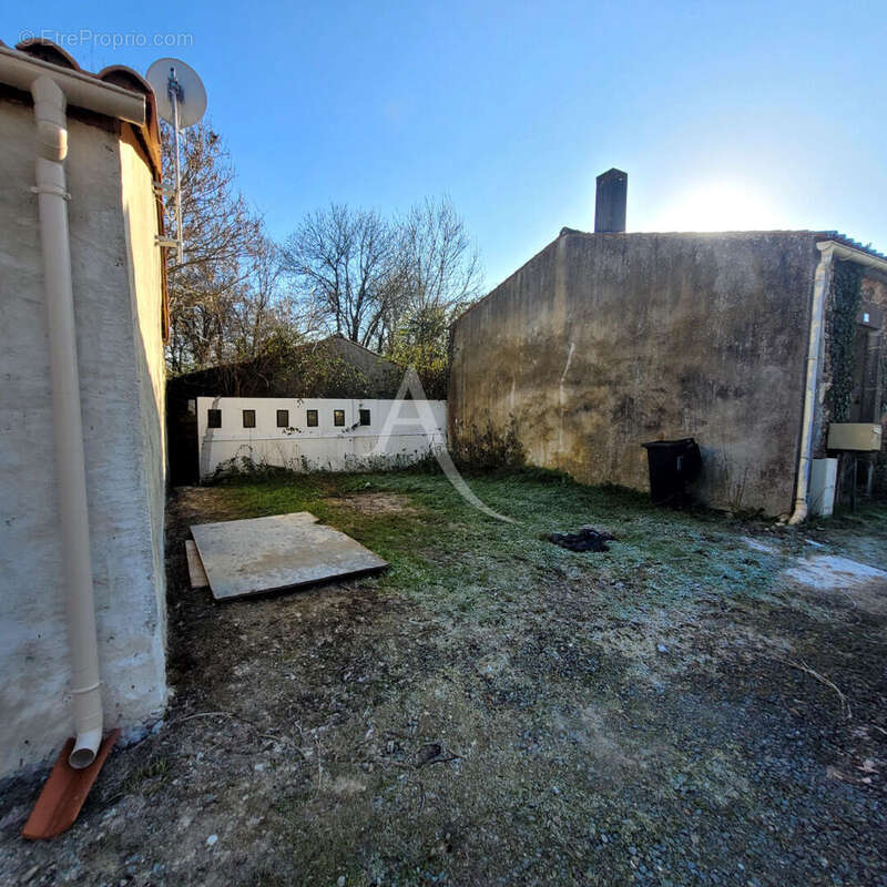 Maison à SAINT-AVAUGOURD-DES-LANDES
