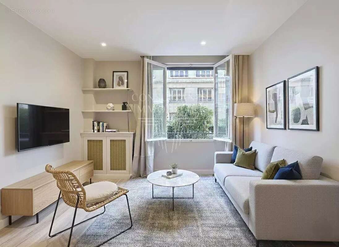 Appartement à PARIS-16E