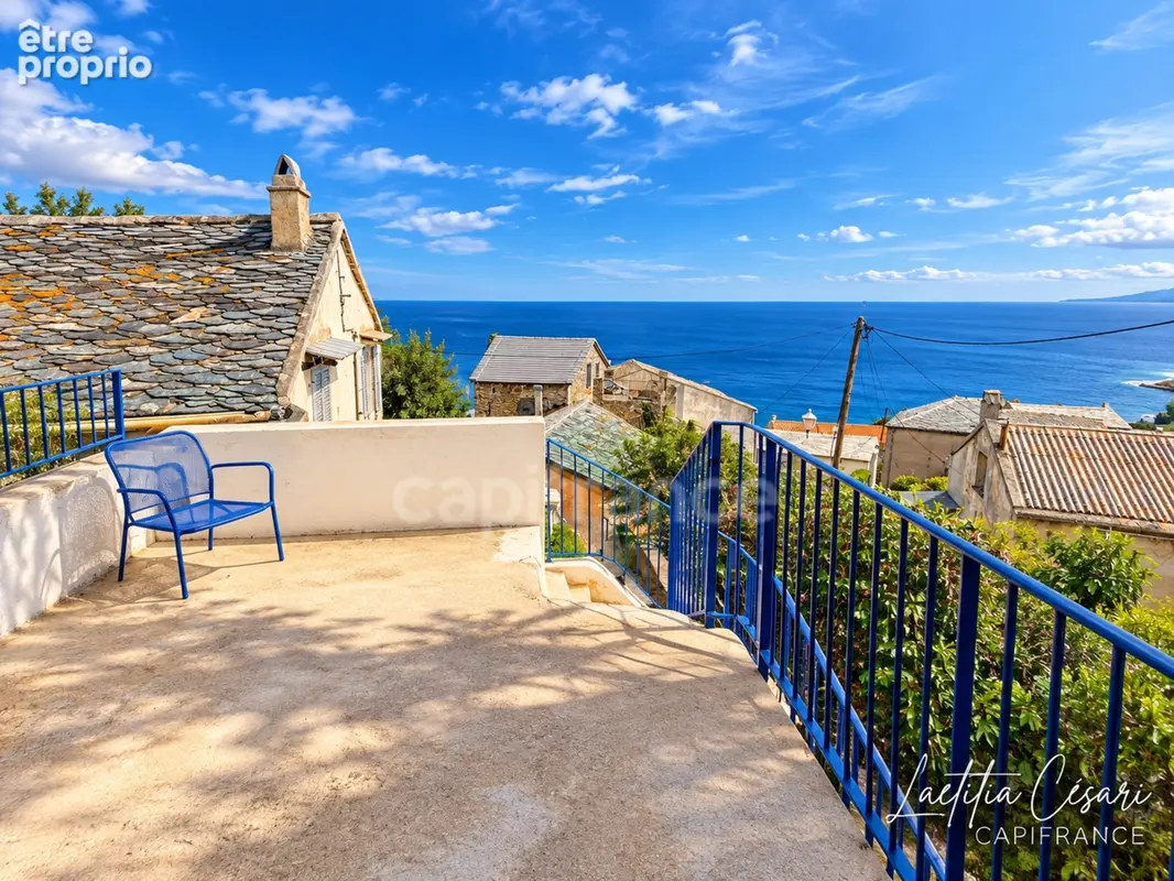 PIETRANERA – Maison de village 100 m² rénovée – Deux logements T3 avec terrasses et vue mer - photo 1