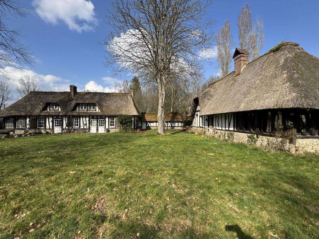 Ensemble de chaumières et dépendances sur 10 600m² de terrain - photo 3