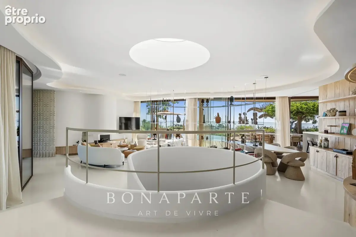 RAMATUELLE – PLAGE DE PAMPELONNE: Villa contemporaine d’exception avec vue panoramique sur la Méditerranée - photo 5