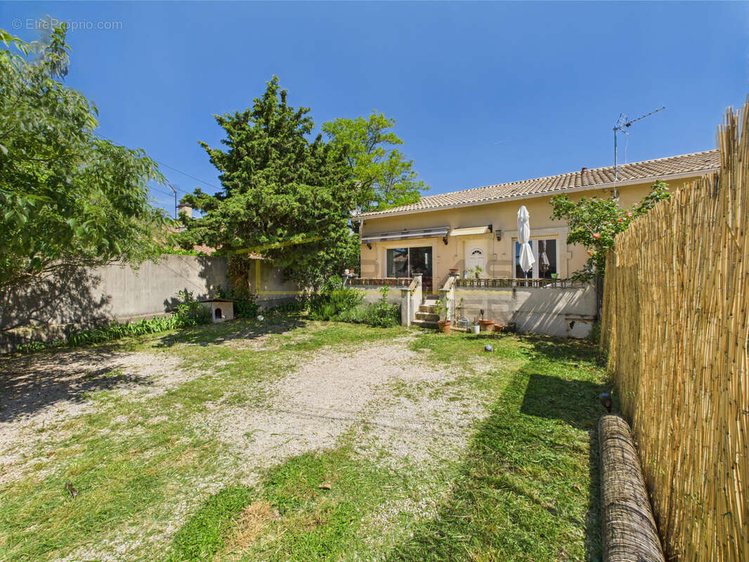 Maison à VALREAS