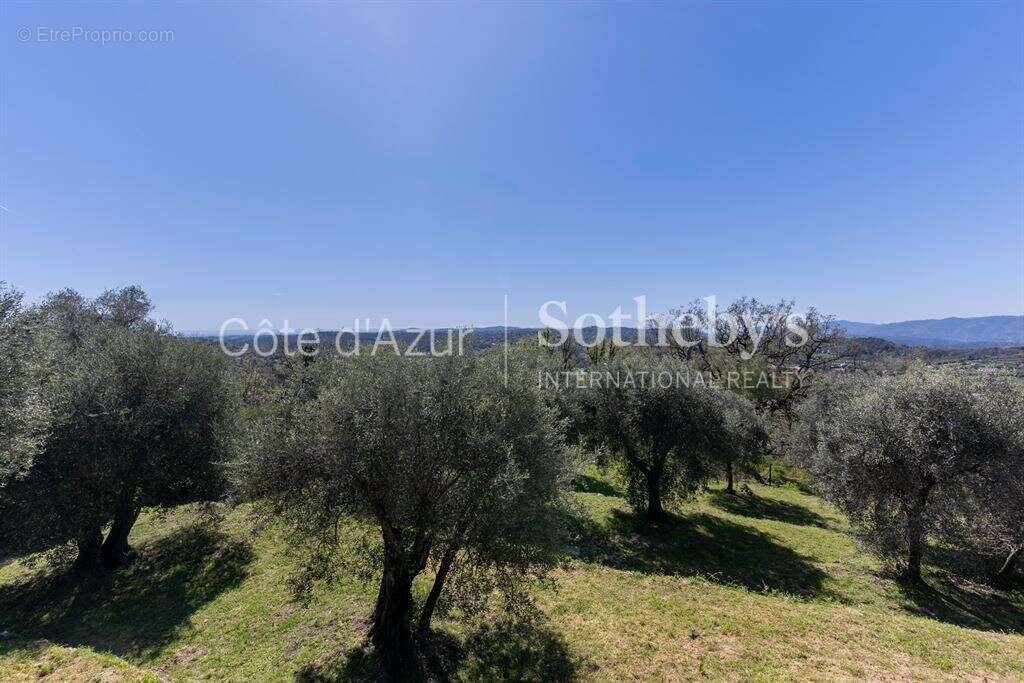 Maison à CHATEAUNEUF-GRASSE