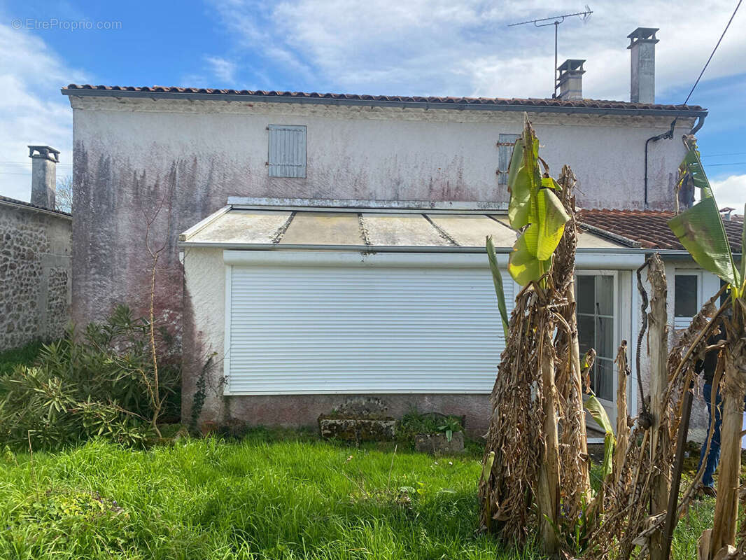 Maison à LA GRIPPERIE-SAINT-SYMPHORIEN