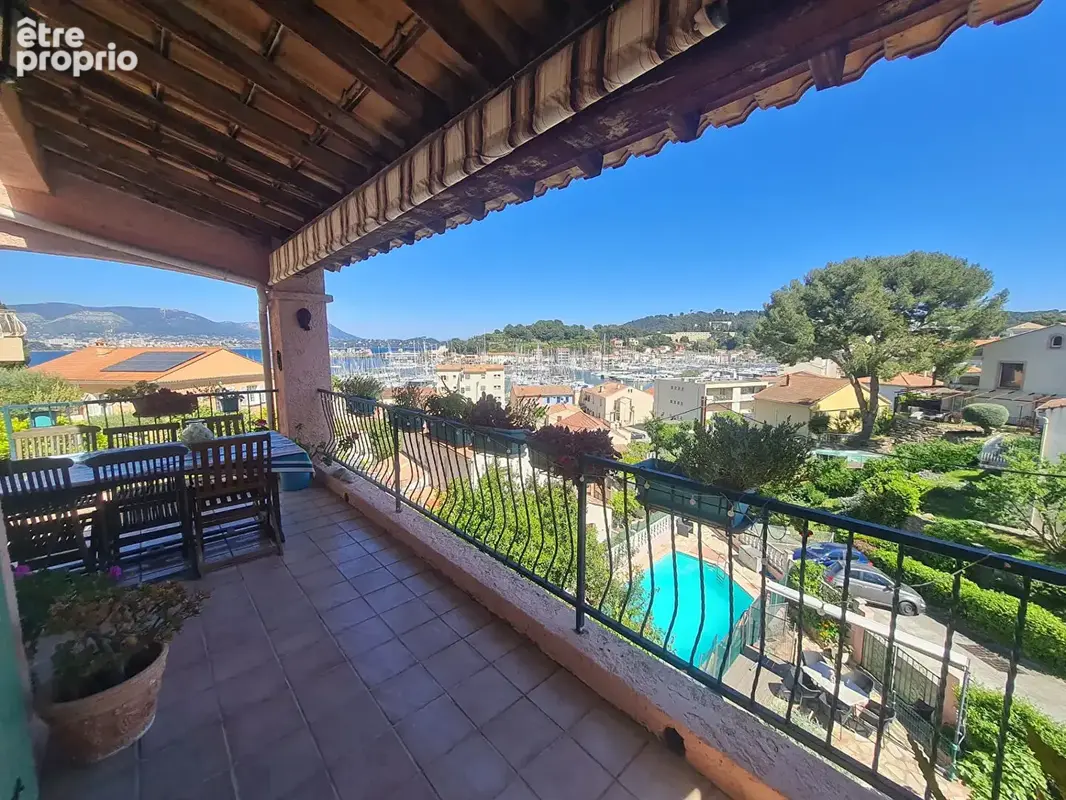* Vue Mer  imprenable* Maison 5 Pièces avec 3 Chambres * Terrasse et Piscine * Garage * (83430) SAINT MANDRIER SUR MER - photo 3