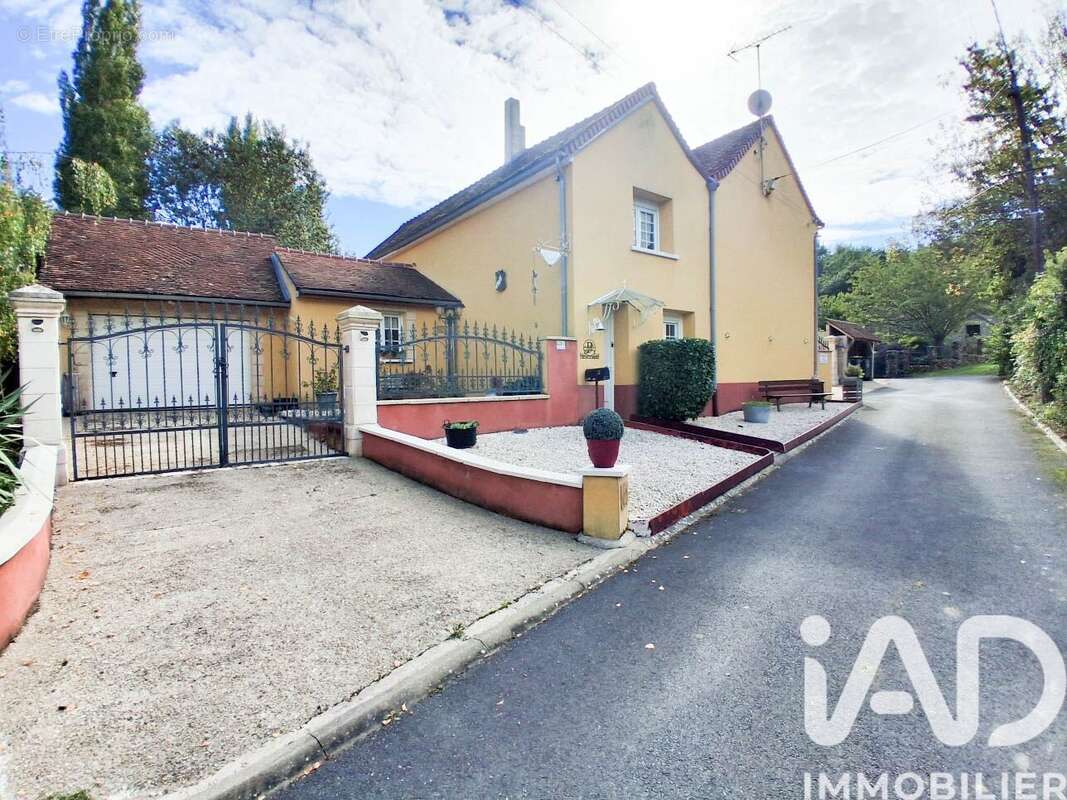 Maison 210 m² à Bellot  - photo 2