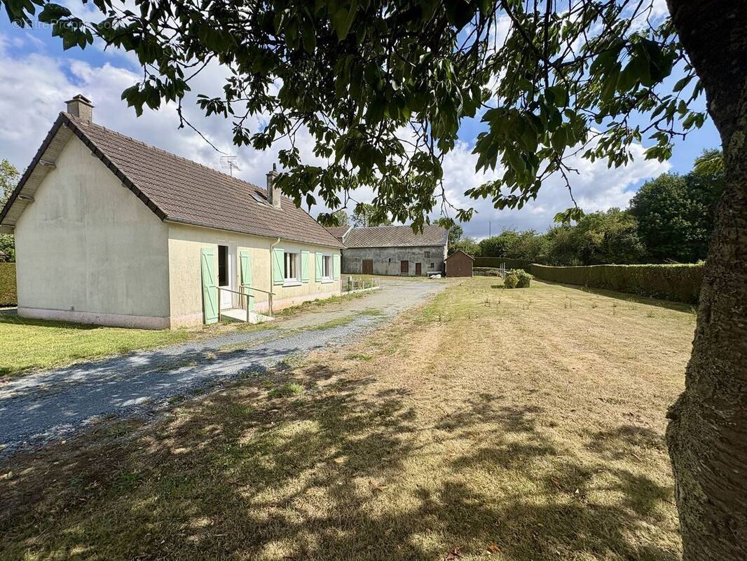 Maison à SAINT-PIERRE-DE-SEMILLY