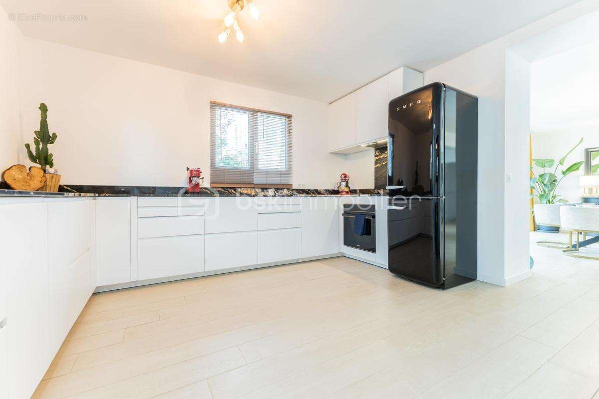 BIARRITZ – Élégante villa familiale rénovée 5 chambres - jardin ombragé  et jacuzzi - photo 4