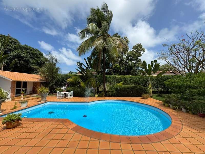 Maison à REMIRE-MONTJOLY