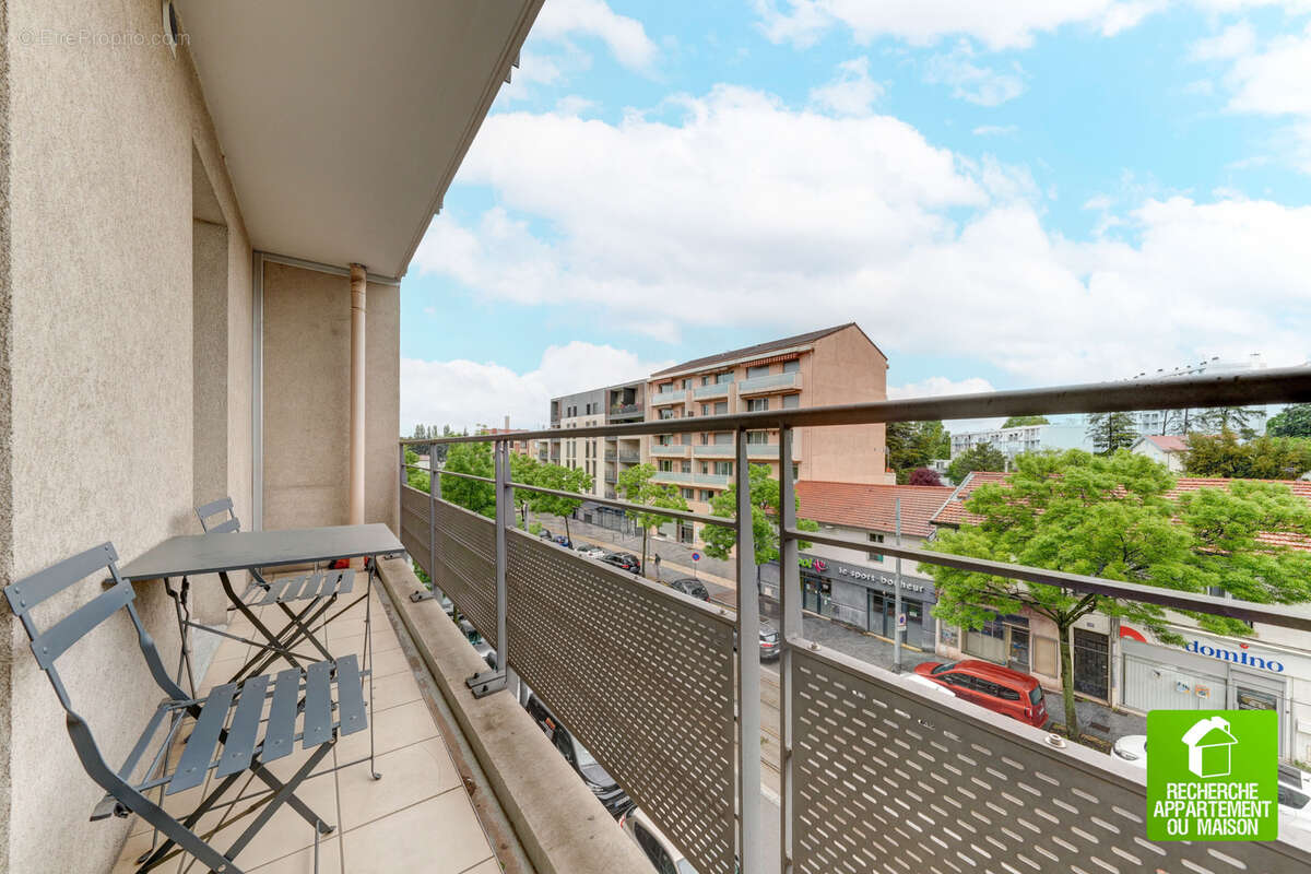 Appartement à BRON