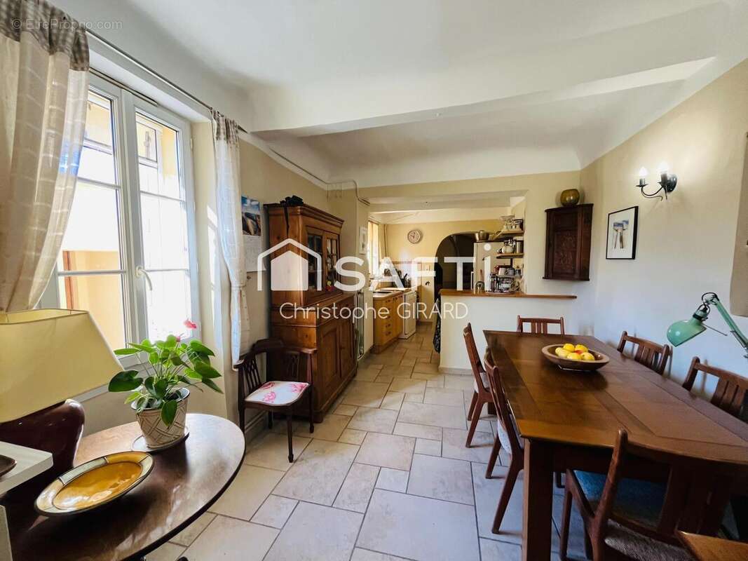 Maison 131 m² à La Tour-D'aigues  - photo 5